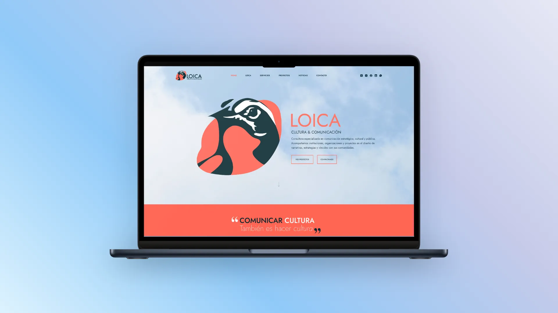 Mockup de notebook con la portada del sitio web de Loica Cultura & Comunicación